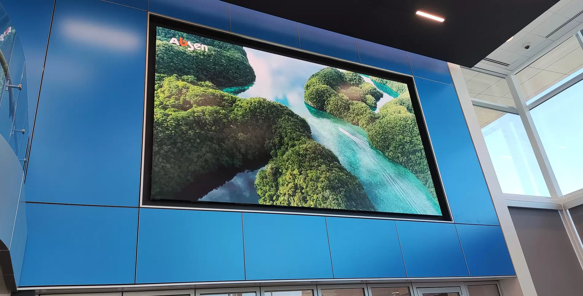 Commercial property led video wall